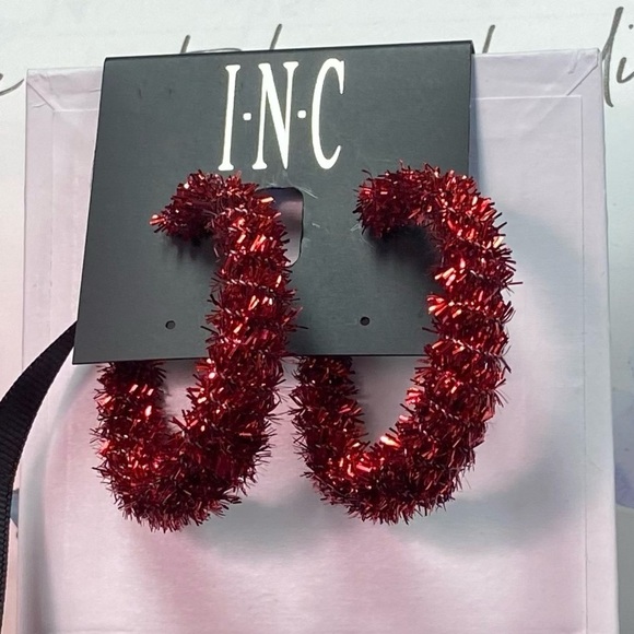 NWT INTERNATIONAL CONCEPTS GOLD TONE MEDIUM RED TINSEL HOOP EARRINGS - Picture 3 of 6